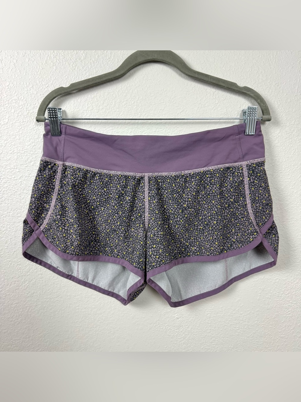 Lululemon 6 Speed Run Shorts Dottie Mum Purple Floral Lined Shorts Back Pocket - Picture 2 of 10